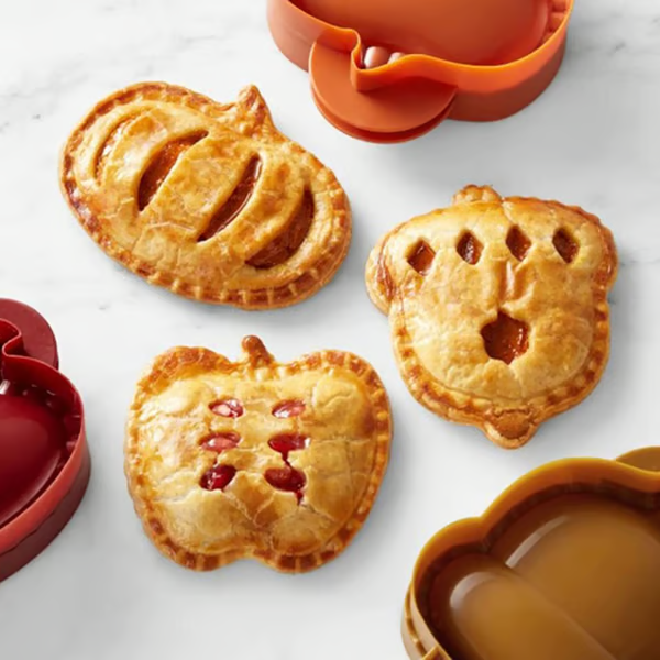 ⚡50K+ Sold 🔥 Selling Fast – Holiday Mini Pie Mold